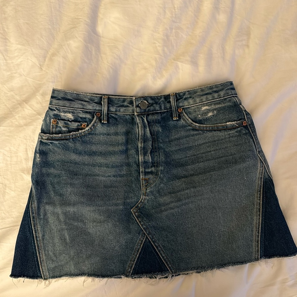 Denim mini skirt w/ raw edge hemline sz 28